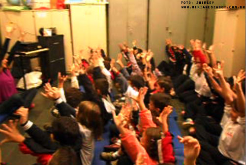 (SESI M&uacute;sica &ndash; Arte-Educa&ccedil;&atilde;o 2012. Centro Educacional SESI n&ordm; 21 &ndash; Jundia&iacute;/SP - 21/06/12). OFICINA &ldquo;MUSICALIZA&Ccedil;&Atilde;O INFANTIL - Quem n&atilde;o viu&rdquo; - Mirian&ecirc;s Zabot. Alunos de 6 e 7 anos. Produ&ccedil;&atilde;o: Din&acirc;mica Eventos e Produ&ccedil;&otilde;es.