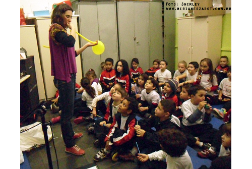 (SESI M&uacute;sica &ndash; Arte-Educa&ccedil;&atilde;o 2012. Centro Educacional SESI n&ordm; 21 &ndash; Jundia&iacute;/SP - 21/06/12). OFICINA &ldquo;MUSICALIZA&Ccedil;&Atilde;O INFANTIL - Quem n&atilde;o viu&rdquo; - Mirian&ecirc;s Zabot. Alunos de 6 e 7 anos. Produ&ccedil;&atilde;o: Din&acirc;mica Eventos e Produ&ccedil;&otilde;es.