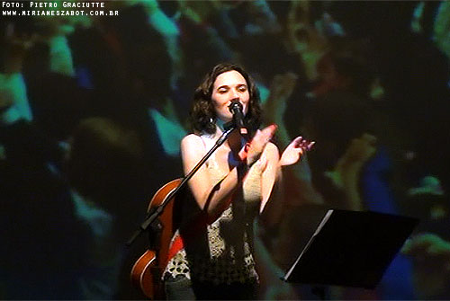 (SESI M&uacute;sica &ndash; Arte-Educa&ccedil;&atilde;o 2012. SESI P&oacute;lo Mau&aacute;/SP &ndash; no evento &ldquo;Saber em A&ccedil;&atilde;o 2012&rdquo; &ndash; 02/07/12). Viv&ecirc;ncia com Educadores: OFICINA &ldquo;MUSICALIZA&Ccedil;&Atilde;O INFANTIL - Quem n&atilde;o viu&rdquo; - Mirian&ecirc;s Zabot. Professores da rede educacional SESI - 130 pessoas. Produ&ccedil;&atilde;o: Din&acirc;mica Eventos e Produ&ccedil;&otilde;es.