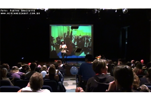 (SESI M&uacute;sica &ndash; Arte-Educa&ccedil;&atilde;o 2012. SESI P&oacute;lo Mau&aacute;/SP &ndash; no evento &ldquo;Saber em A&ccedil;&atilde;o 2012&rdquo; &ndash; 02/07/12). Viv&ecirc;ncia com Educadores: OFICINA &ldquo;MUSICALIZA&Ccedil;&Atilde;O INFANTIL - Quem n&atilde;o viu&rdquo; - Mirian&ecirc;s Zabot. Professores da rede educacional SESI - 130 pessoas. Produ&ccedil;&atilde;o: Din&acirc;mica Eventos e Produ&ccedil;&otilde;es.