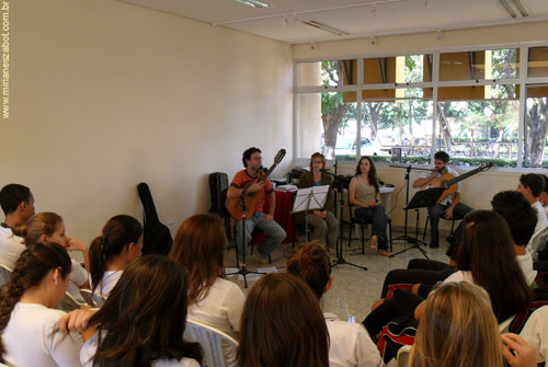 (SESI M&uacute;sica &ndash; Arte-Educa&ccedil;&atilde;o 2011. Escola do SESI Ara&ccedil;atuba/SP - Abr/2011). I Oficina Alma Sertaneja e a M&uacute;sica Caipira - Do Passado ao Presente (Mirian&ecirc;s Zabot cantora convidada do Grupo Flores Sertanejas - V&acirc;nia Borges, Ademar Farinha e Thomas Howard). Alunos do Ensino Fundamental. Produ&ccedil;&atilde;o: Din&acirc;mica Eventos e Produ&ccedil;&otilde;es.
