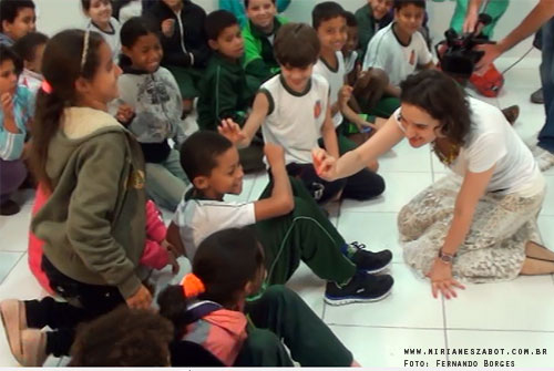 FEMUCIC nas Escolas - SESC Maring&aacute; &ndash; PR - Maio/2013. Escola da Rede Municipal. I OFICINA &ldquo;MUSICALIZA&Ccedil;&Atilde;O INFANTIL - Quem n&atilde;o viu&rdquo; - Mirian&ecirc;s Zabot. Alunos da 4&ordf; s&eacute;rie.