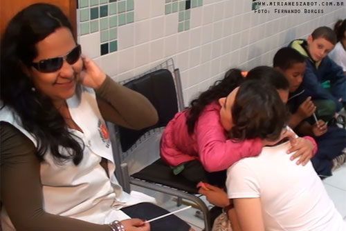 FEMUCIC nas Escolas - SESC Maring&aacute; &ndash; PR - Maio/2013. Escola da Rede Municipal. I OFICINA &ldquo;MUSICALIZA&Ccedil;&Atilde;O INFANTIL - Quem n&atilde;o viu&rdquo; - Mirian&ecirc;s Zabot. Alunos da 5&ordf; s&eacute;rie.