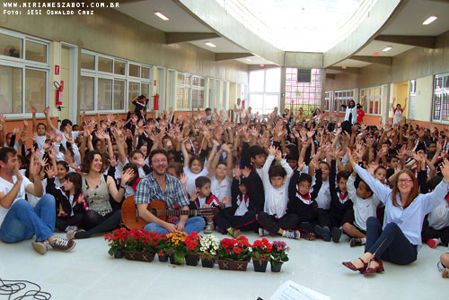  (SESI M&uacute;sica &ndash; Arte-Educa&ccedil;&atilde;o 2013. Centro Educacional SESI n&ordm; 283 &ndash; Osvaldo Cruz - 16/10/13). 
			Oficina/Show do Grupo Flores Sertanejas - V&acirc;nia Borges, Ademar Farinha, Sidnei Salles e Mirian&ecirc;s Zabot (cantora convidada). Produ&ccedil;&atilde;o: Din&acirc;mica Eventos e Produ&ccedil;&otilde;es.  300 alunos e professores do Ensino Fundamental.