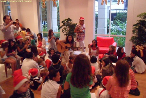 (Festa particular - Condom&iacute;nio Walk. S&atilde;o Paulo/SP - Dez/2011). Oficina/Show de Musicaliza&ccedil;&atilde;o Infantil - Com MIRIAN&Ecirc;S ZABOT. Tema Especial de Natal. Agradecimentos:  Walter Eg&eacute;a.