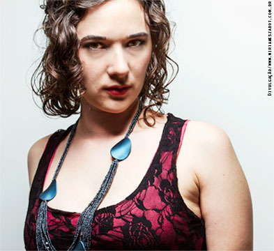 Ensaio fotogr&aacute;fico Mirian&ecirc;s Zabot. Foto: Divulga&ccedil;&atilde;o. Hair Stylists e Maquiagem: Mauro de Oliveira. (outubro de 2012)