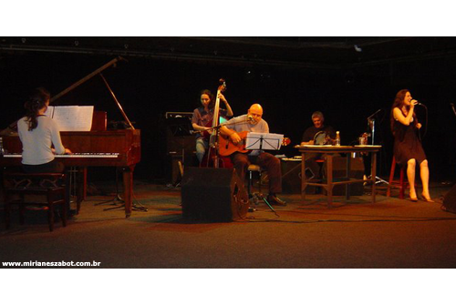 Part. Mirian&ecirc;s Zabot, &Eacute;lio Camale e Sidney Valle, no Show Independente e Vivo de Marito Corr&ecirc;a. Percuss&atilde;o: Th&eacute;o da Cu&iacute;ca. Piano: Louise Wooley. Baixo: Gustavo Sato. (Centro Cultural S&atilde;o Paulo - S&atilde;o Paulo - 16/06/2007)