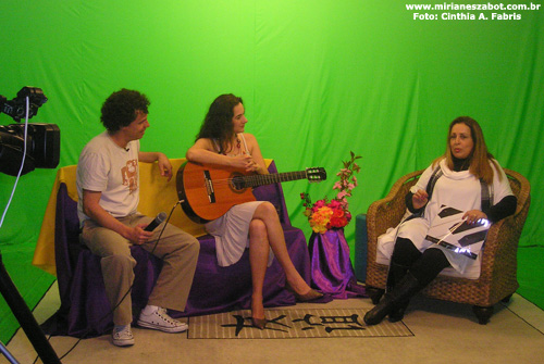 Mirianês Zabot, no programa Caminhos da Música - TV MUNDI (www.tvmundi.com.br). Apresentado por Berenice Bellato. Violão: Sandro Dornelles. Foto: Cinthia A. Fabris. (São Paulo/SP 24/06/2010)