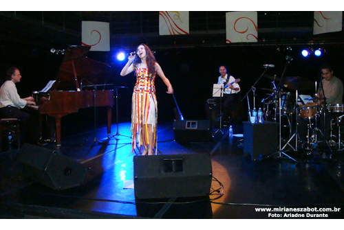 Show de Lan&ccedil;amento CD e DVD Mosaico Foto-Prosaico - Mirian&ecirc;s Zabot. Piano: Marinho Boff&aacute;, Baixo: Gustavo Sato, Bateria: Jabes. Dire&ccedil;&atilde;o Art&iacute;stica: Vin&iacute;cius Piedade e Mirian&ecirc;s Zabot. Figurino: Deise Cristina Meneguzzi. Hair Stylists: Mauro de Oliveira. Cen&aacute;rio: Natalia Reis e Cyntia Ueda. Realiza&ccedil;&atilde;o: CCSP e Prefeitura de S&atilde;o Paulo - Secretaria de Cultura. Foto: Ariadne Durante. (S&atilde;o Paulo 01/04/2010 - Centro Cultural S&atilde;o Paulo)