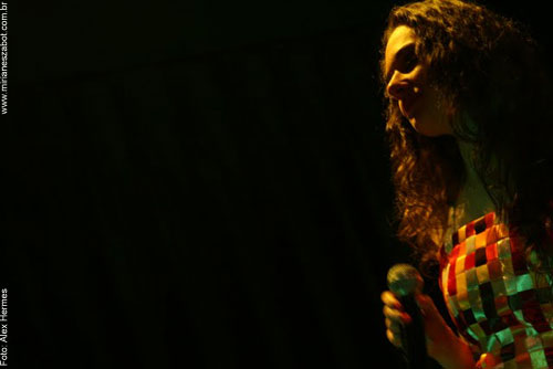 (Fortaleza/CE 22/09/2010 - Centro Cultural do Banco do Nordeste)
Show Mosaico Foto-Prosaico - Mirian&ecirc;s Zabot na IV Mostra BNB da Can&ccedil;&atilde;o Brasileira Independente. Piano: Felipe Siles. Dire&ccedil;&atilde;o Art&iacute;stica: Vin&iacute;cius Piedade e Mirian&ecirc;s Zabot. Figurino: Deise Cristina Meneguzzi. Hair Stylists: Mauro de Oliveira. Foto: Alex Hermes.