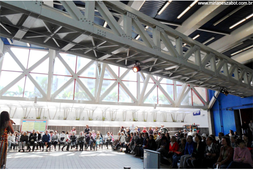(S&atilde;o Paulo 12/10/2010 - Sesc Vila Mariana)
Show Mosaico Foto-Prosaico - Mirian&ecirc;s Zabot. Piano: Felipe Siles, Baixo: Gustavo Sato, Bateria: Jabes Felipe. Dire&ccedil;&atilde;o Art&iacute;stica: Vin&iacute;cius Piedade e Mirian&ecirc;s Zabot. Figurino: Deise Cristina Meneguzzi. Hair Stylists: Mauro de Oliveira. Produ&ccedil;&atilde;o: Fran Carlo Produ&ccedil;&otilde;es.