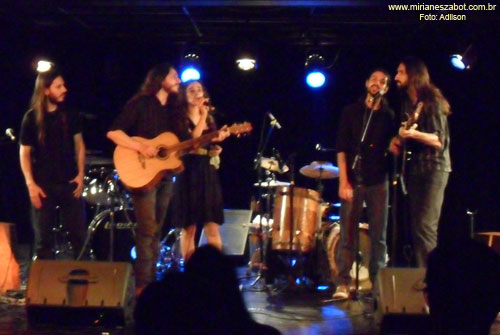Part. Mirian&ecirc;s Zabot e  Banda Subita no show do Grupo Voz. Foto: Adilson (S&atilde;o Paulo 24/03/2011 - Teatro da Vida)