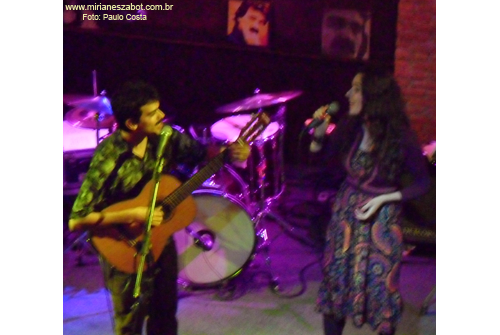 Part. Mirian&ecirc;s Zabot no show Achamos Belchior de Jo&atilde;o Sobral. Convidados: Mirian&ecirc;s Zabot, Fabio Cardelli - Visitantes, Bruno Mattos - Bicicletas de Atalaia. Foto: Paulo Costa (S&atilde;o Paulo 27/04/2011 - Caf&eacute; Piu-piu)