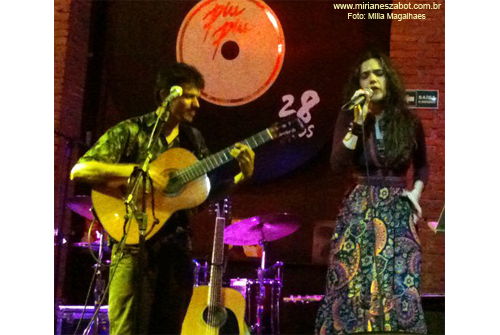 Part. Mirian&ecirc;s Zabot no show Achamos Belchior de Jo&atilde;o Sobral. Convidados: Mirian&ecirc;s Zabot, Fabio Cardelli - Visitantes, Bruno Mattos - Bicicletas de Atalaia. Foto: Milla Magalh&atilde;es (S&atilde;o Paulo 27/04/2011 - Caf&eacute; Piu-piu)
