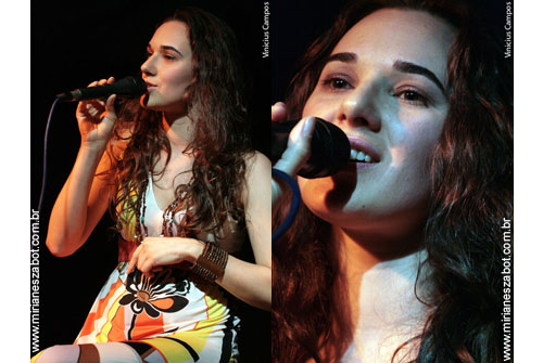 III Pocket-Shows de pr&eacute;-lan&ccedil;amento dos Cds Mosaico Foto-Prosaico de Mirian&ecirc;s Zabot e A Kind Of Bossa de Rodrigo Del Arc ao viol&atilde;o Leandro Brenner. Foto por Vin&iacute;cius Campos. (Villaggio Caf&eacute; - S&atilde;o Paulo - 22/11/2008)