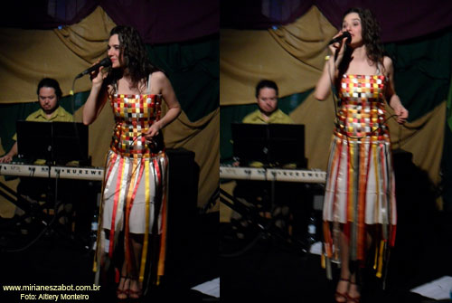 (S&atilde;o Paulo 06/08/2011 - Novo Lua Nova) Show Mosaico Foto-Prosaico - Mirian&ecirc;s Zabot. Piano: Felipe Siles. Percuss&atilde;o: Carlos Brito Jr. Dire&ccedil;&atilde;o Art&iacute;stica: Vin&iacute;cius Piedade e Mirian&ecirc;s Zabot. Figurino: Deise Cristina Meneguzzi. Hair Stylists: Mauro de Oliveira. Fotos: Altiery Monteiro.