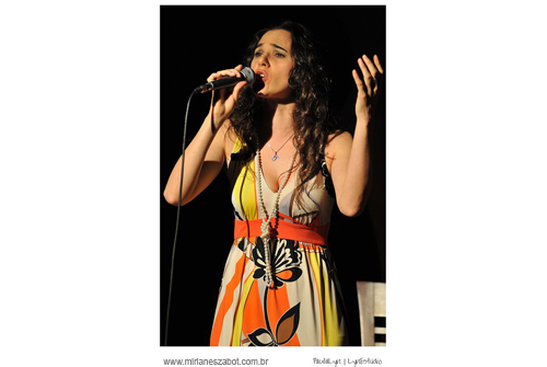 (S&atilde;o Paulo 26/08/2011 - Teatro do Centro da Terra) Show E no C&eacute;u Triscava Raio de Cau&ecirc; Proc&oacute;pio. Participa&ccedil;&atilde;o de Mirian&ecirc;s Zabot, J&oacute; Santos, Monahyr Campos, Nath&aacute;lia Mancinelli, Ivan Flavio, Rafa da Rabeca e Maria Rosa Caldas. Dire&ccedil;&atilde;o: Vin&iacute;cius Piedade. Fotos: paulalyn.com.br.
