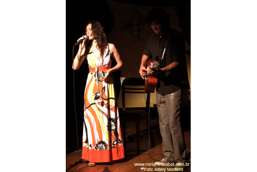 (S&atilde;o Paulo 26/08/2011 - Teatro do Centro da Terra) Show E no C&eacute;u Triscava Raio de Cau&ecirc; Proc&oacute;pio. Participa&ccedil;&atilde;o de Mirian&ecirc;s Zabot, J&oacute; Santos, Monahyr Campos, Nath&aacute;lia Mancinelli, Ivan Flavio, Rafa da Rabeca e Maria Rosa Caldas. Dire&ccedil;&atilde;o: Vin&iacute;cius Piedade. Fotos: Altiery Monteiro.