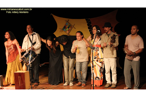 (S&atilde;o Paulo 26/08/2011 - Teatro do Centro da Terra) Show E no C&eacute;u Triscava Raio de Cau&ecirc; Proc&oacute;pio. Participa&ccedil;&atilde;o de Mirian&ecirc;s Zabot, J&oacute; Santos, Monahyr Campos, Nath&aacute;lia Mancinelli, Ivan Flavio, Rafa da Rabeca e Maria Rosa Caldas. Dire&ccedil;&atilde;o: Vin&iacute;cius Piedade. Fotos: Altiery Monteiro.