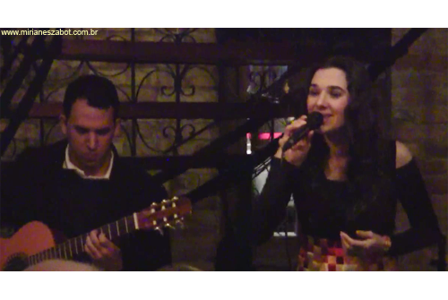 (S&atilde;o Paulo 09/07/2011 - Miquelina Arte e Bar) Show Mosaico Foto-Prosaico - Mirian&ecirc;s Zabot, no evento Terapia Arte Ativa. Viol&atilde;o: Leandro Lat&uacute;. Dire&ccedil;&atilde;o Art&iacute;stica: Vin&iacute;cius Piedade e Mirian&ecirc;s Zabot. Figurino: Deise Cristina Meneguzzi. Hair Stylists: Mauro de Oliveira. Realiza&ccedil;&atilde;o: RASZ5.