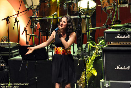 (Jacarezinho-PR 11/11/2011 - FEJACAN - SESC PR - Festival Jacarezinhense da Can&ccedil;&atilde;o) Part. de Mirian&ecirc;s Zabot com can&ccedil;&otilde;es do CD Mosaico Foto-Prosaico - A Chaga ( Fausto Prado / Caetano Silveira) e 1/2% de Tristeza ( Alexandre Florez ). Diretor Musical: Du Javaro, Banda de Apoio: Luciano Almeida(teclado), Nelson(Guitarra, Syrton Oliveria(Sax), Antonio Carlos(Bateria), Rafael Oliveira(Baixo), Buyu(Percuss&atilde;o). Dire&ccedil;&atilde;o Geral e &Aacute;udio: Wladnei Dam&aacute;lio. Figurino: Deise Cristina Meneguzzi. Hair Stylists: Mauro de Oliveira. Realiza&ccedil;&atilde;o: SESC PR e Prefeitura Municipal de Jacarezinho-PR. Fotos: Edson Migliari.