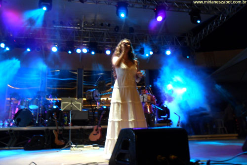XXXVI Festival de MPB de Ilha Solteira 2010 - Mirian&ecirc;s Zabot interpreta Sonho (Clodoaldo Ferreira/Pardal). (Ilha Solteira - SP, 19/11/10).