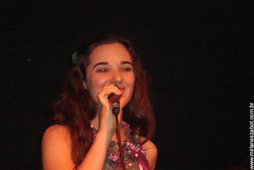 II Sarau OctOpus Galdino - Part. Mirian&ecirc;s Zabot, cantando a M&uacute;sica Hedonista. Foto: Isa Spada (Villaggio Caf&eacute; - S&atilde;o Paulo - 23/11/2008)
