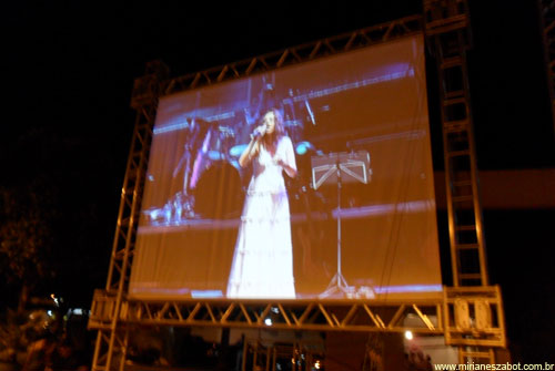 XXXVI Festival de MPB de Ilha Solteira 2010 - Mirian&ecirc;s Zabot interpreta Sonho (Clodoaldo Ferreira/Pardal). (Ilha Solteira - SP, 19/11/10).