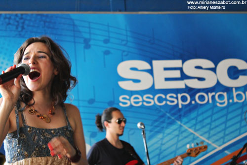 (Campinas 04/03/2012 &ndash; SESC Campinas) Show Gafieiras e Outras Verves - Mirian&ecirc;s Zabot e Banda (BAILE DE GAFIEIRA). Felipe Siles (piano), Jabes Felipe (bateria), Gustavo Sato (baixo), Vagner Luiz (saxofone) e Fernando Sirino (trompete). Hair Stylists: Mauro de Oliveira. Fotos: Altiery Monteiro. Realiza&ccedil;&atilde;o: Sesc SP. Produ&ccedil;&atilde;o: Am&aacute;lgama Cultural Ltda.