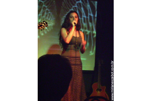 Pocket-Show no Sopa de Letrinhas - Mosaico Foto-Prosaico de Mirian&ecirc;s Zabot. Ao viol&atilde;o Jo&atilde;o Paulo Ara&uacute;jo. Fotos: Verena Rocha. (Villaggio Caf&eacute; - S&atilde;o Paulo - 28/11/2008)