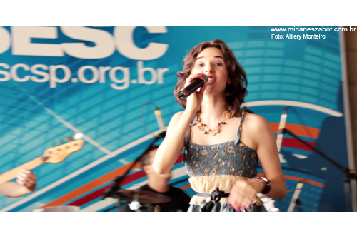 (Campinas 04/03/2012 &ndash; SESC Campinas) Show Gafieiras e Outras Verves - Mirian&ecirc;s Zabot e Banda (BAILE DE GAFIEIRA). Felipe Siles (piano), Jabes Felipe (bateria), Gustavo Sato (baixo), Vagner Luiz (saxofone) e Fernando Sirino (trompete). Hair Stylists: Mauro de Oliveira. Fotos: Altiery Monteiro. Realiza&ccedil;&atilde;o: Sesc SP. Produ&ccedil;&atilde;o: Am&aacute;lgama Cultural Ltda.