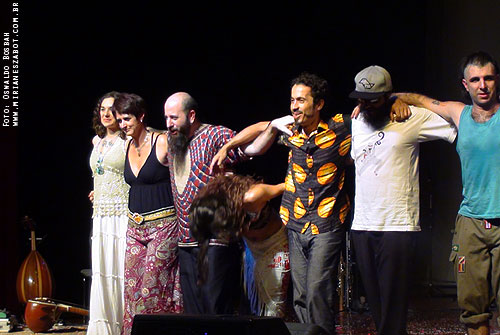 (S&atilde;o Paulo 20/04/2012 - Teatro Municipal de Osasco) Part. Mirian&ecirc;s Zabot, no Show do Pedra Branca. Fotos: Oswaldo Bosbah.