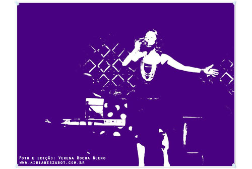 (S&atilde;o Carlos 29/06/2012 &ndash; SESC S&atilde;o Carlos, Conviv&ecirc;ncia Externa - Projeto Todos os Tons. Show Mirian&ecirc;s Zabot - Homenagem a Elis Regina e Tom Jobim. Felipe Siles (piano) e Claudinho Santana (percuss&atilde;o). Hair Stylists: Mauro de Oliveira. Fotos e edi&ccedil;&atilde;o: Verena Rocha Bueno. Realiza&ccedil;&atilde;o: Sesc SP. Produ&ccedil;&atilde;o: Am&aacute;lgama Cultural Ltda.