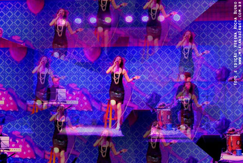 (S&atilde;o Carlos 29/06/2012 &ndash; SESC S&atilde;o Carlos, Conviv&ecirc;ncia Externa - Projeto Todos os Tons. Show Mirian&ecirc;s Zabot - Homenagem a Elis Regina e Tom Jobim. Felipe Siles (piano) e Claudinho Santana (percuss&atilde;o). Hair Stylists: Mauro de Oliveira. Fotos e edi&ccedil;&atilde;o: Verena Rocha Bueno. Realiza&ccedil;&atilde;o: Sesc SP. Produ&ccedil;&atilde;o: Am&aacute;lgama Cultural Ltda.