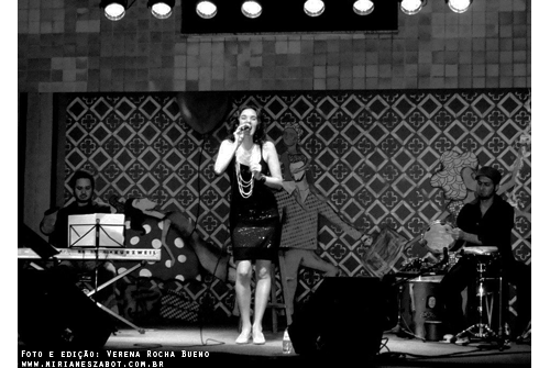 (S&atilde;o Carlos 29/06/2012 &ndash; SESC S&atilde;o Carlos, Conviv&ecirc;ncia Externa - Projeto Todos os Tons. Show Mirian&ecirc;s Zabot - Homenagem a Elis Regina e Tom Jobim. Felipe Siles (piano) e Claudinho Santana (percuss&atilde;o). Hair Stylists: Mauro de Oliveira. Fotos e edi&ccedil;&atilde;o: Verena Rocha Bueno. Realiza&ccedil;&atilde;o: Sesc SP. Produ&ccedil;&atilde;o: Am&aacute;lgama Cultural Ltda.