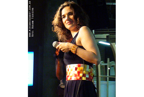 (S&atilde;o Paulo/RS 17/08/2012 - Esta&ccedil;&atilde;o Para&iacute;so do Metr&ocirc; - Projeto Encontros) Show Mosaico Foto-Prosaico - Mirian&ecirc;s Zabot. Piano: Felipe Siles. Percuss&atilde;o: Claudinho Santana. Dire&ccedil;&atilde;o Art&iacute;stica: Vin&iacute;cius Piedade e Mirian&ecirc;s Zabot. Figurino: Deise Cristina Meneguzzi. Hair Stylists: Mauro de Oliveira. Acess&oacute;rios/Pulseira: Bruna Volpato. Fotos e Filmagem: Rosana Teixeira. Realiza&ccedil;&atilde;o: Cinemagia e Metr&ocirc; SP.