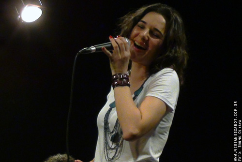 (S&atilde;o Caetano do Sul 22/08/2012 &ndash; SESC Caetano - Projeto Terceira Idade) Show Mirian&ecirc;s Zabot - Homenagem a Elis Regina e Tom Jobim. Felipe Siles (piano) e Claudinho Santana (percuss&atilde;o). Hair Stylists: Mauro de Oliveira. Figurino/Saia: Delise L. Zabot. Fotos: Bruno Oikawa. Realiza&ccedil;&atilde;o: Sesc SP. Produ&ccedil;&atilde;o: Din&acirc;mica Eventos e Produ&ccedil;&otilde;es.