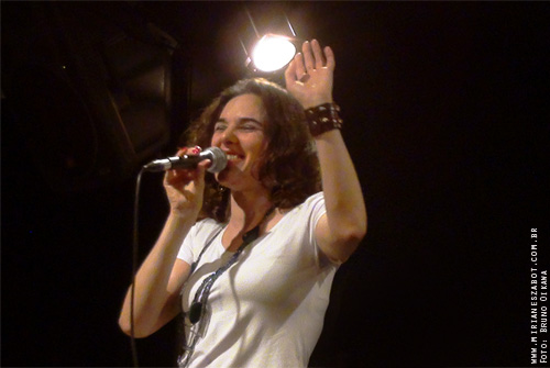 (S&atilde;o Caetano do Sul 22/08/2012 &ndash; SESC Caetano - Projeto Terceira Idade) Show Mirian&ecirc;s Zabot - Homenagem a Elis Regina e Tom Jobim. Felipe Siles (piano) e Claudinho Santana (percuss&atilde;o). Hair Stylists: Mauro de Oliveira. Figurino/Saia: Delise L. Zabot. Fotos: Bruno Oikawa. Realiza&ccedil;&atilde;o: Sesc SP. Produ&ccedil;&atilde;o: Din&acirc;mica Eventos e Produ&ccedil;&otilde;es.