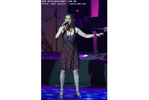 (Jacarezinho-PR 08/11/20121 - FEJACAN - SESC PR - Festival Jacarezinhense da Can&ccedil;&atilde;o) Part. de Mirian&ecirc;s Zabot com can&ccedil;&otilde;es do CD Mosaico Foto-Prosaico - Reza ( Marcelo Onofri / Raul Boeira ). Hair Stylists: Mauro de Oliveira. Realiza&ccedil;&atilde;o: SESC PR e Prefeitura Municipal de Jacarezinho-PR. Fotos: Jo&atilde;o Calesco / portaljnn.com.