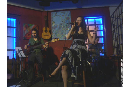 Show Mosaico Foto-Prosaico. Mirian&ecirc;s Zabot - voz / Billy Magno - piano / Bruno Guimar&atilde;es - bateria / Gustavo Sato - contrabaixo (Lua Nova Arte e Bar - S&atilde;o Paulo 07/02/2009)