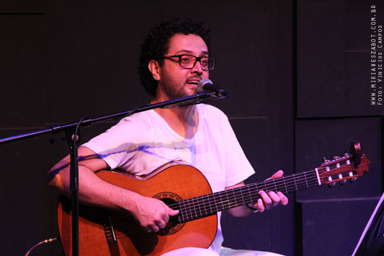 (S&atilde;o Paulo-SP 19/04/14 &ndash; Sesc Santana &ndash; projeto: M&uacute;sica no Deck - 100 Caymmi) Oswaldo Bosbah e Mirian&ecirc;s Zabot - Show Sarav&aacute;, Caymmi! Flauta/Bandolim: Pratinha Saraiva. Percuss&atilde;o: Welington Moreira Pimpa. Viol&atilde;o/Voz/Dire&ccedil;&atilde;o Musical/Arranjos: Oswaldo Bosbah. Voz/Produ&ccedil;&atilde;o: Mirian&ecirc;s Zabot. Hair Stylists: Mauro de Oliveira (Retr&ocirc; Hair). Ass. de Figurino: Deise Cristina Meneguzzi. Fotos: Vinicius Campos.