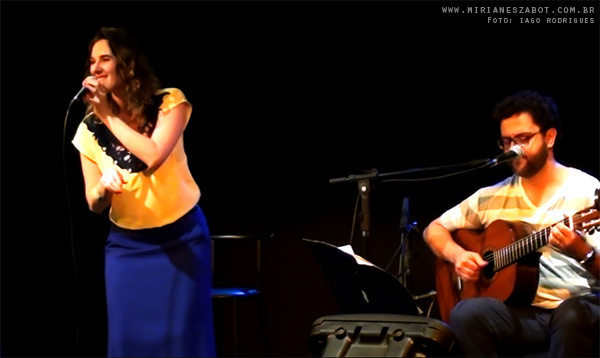 (23/08/2014 &ndash; Sesc S&atilde;o Caetano/SP &ndash; projeto: Roda de Samba) Mirian&ecirc;s Zabot - Show Gafieiras e Outras Verves. Oswaldo Bosbah (viol&atilde;o). Hair Stylists: Mauro de Oliveira (Retr&ocirc; Hair). Fotos: Iago Rodrigues.