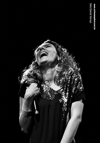 (S&atilde;o Paulo-SP 28/09/14 &ndash; Projeto Esta&ccedil;&atilde;o Brasileira &ndash; Teatro Sesc Belenzinho) <b>MIRIAN&Ecirc;S ZABOT</b> - Show Mosaico Foto-Prosaico. Participa&ccedil;&otilde;es especiais de <b>CLAUDETTE SOARES</b> e <b>CONSUELO DE PAULA</b>. Viol&atilde;o: Oswaldo Bosbah. Contrabaixo: F&aacute;bio Canella. Bateria: Jabes Felipe. Ass. Produ&ccedil;&atilde;o: Ariadne Durante. Hair Stylists: Mauro de Oliveira. Dire&ccedil;&atilde;o Art&iacute;stica: Vin&iacute;cius Piedade e Mirian&ecirc;s Zabot. Ass. de Imprensa: Dez Comunica&ccedil;&atilde;o. Cen&aacute;rio: Natalia Reis e Cyntia Ueda. Foto: Daniel Kersys. Filmagem: Vinicius Campos. Dire&ccedil;&atilde;o Geral: Mirian&ecirc;s Zabot.