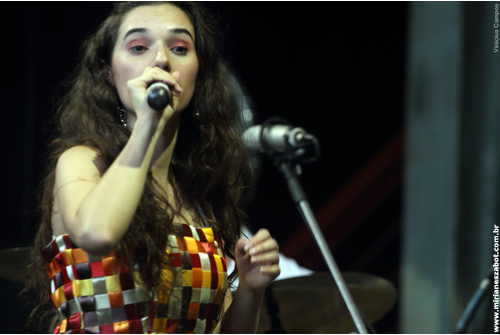 Show de Lan&ccedil;amento CD e DVD Mosaico Foto-Prosaico - Mirian&ecirc;s Zabot. Piano: Marinho Boff&aacute;, Baixo: Gustavo Sato, Bateria: Jabes. Dire&ccedil;&atilde;o Art&iacute;stica: Vin&iacute;cius Piedade e Mirian&ecirc;s Zabot. Figurino: Deise Cristina Meneguzzi. Hair Stylists: Mauro de Oliveira. Cen&aacute;rio: Natalia Reis e Cyntia Ueda. Realiza&ccedil;&atilde;o: CCSP e Prefeitura de S&atilde;o Paulo - Secretaria de Cultura. Foto: Vin&iacute;cius Campos (S&atilde;o Paulo 02/04/2010 - Centro Cultural S&atilde;o Paulo)