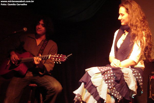 Show Mosaico Foto-Prosaico - Mirian&ecirc;s Zabot. Participa&ccedil;&otilde;es Especial: Cau&ecirc; Proc&oacute;pio. Foto: Camila Carvalho (Villaggio Caf&eacute; - S&atilde;o Paulo 12/08/2009)